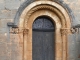 une porte de l'église