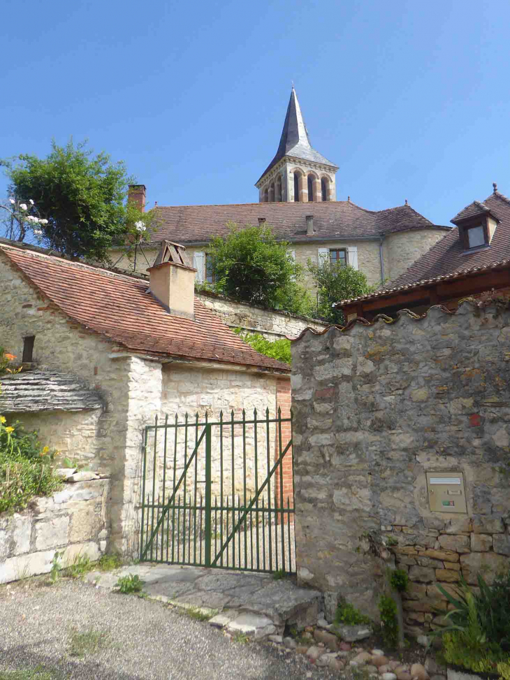 Dans le village, vue sur le clocher - Boissières