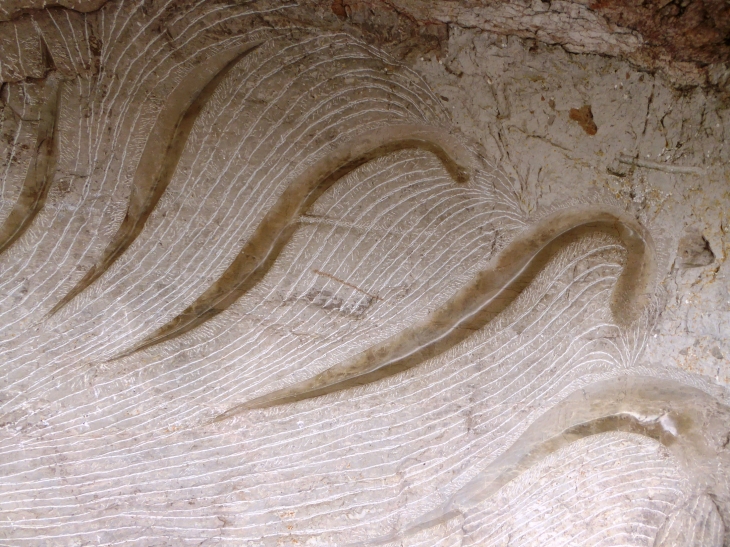 Bas relief de Daniel Monnier sur le chemin de halage - Bouziès