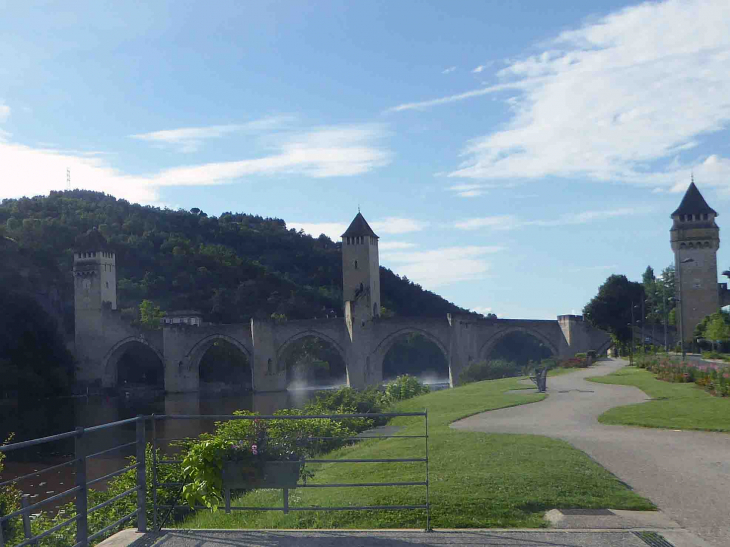 Le pont Valentré vu du Sud - Cahors