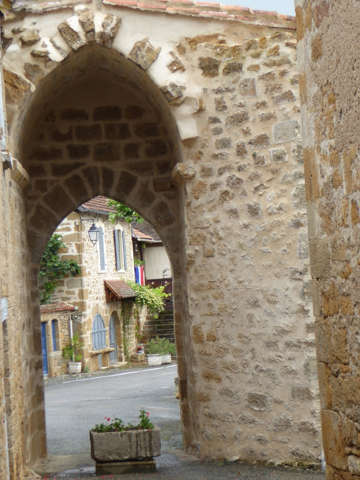 Ancienne porte du village - Camboulit