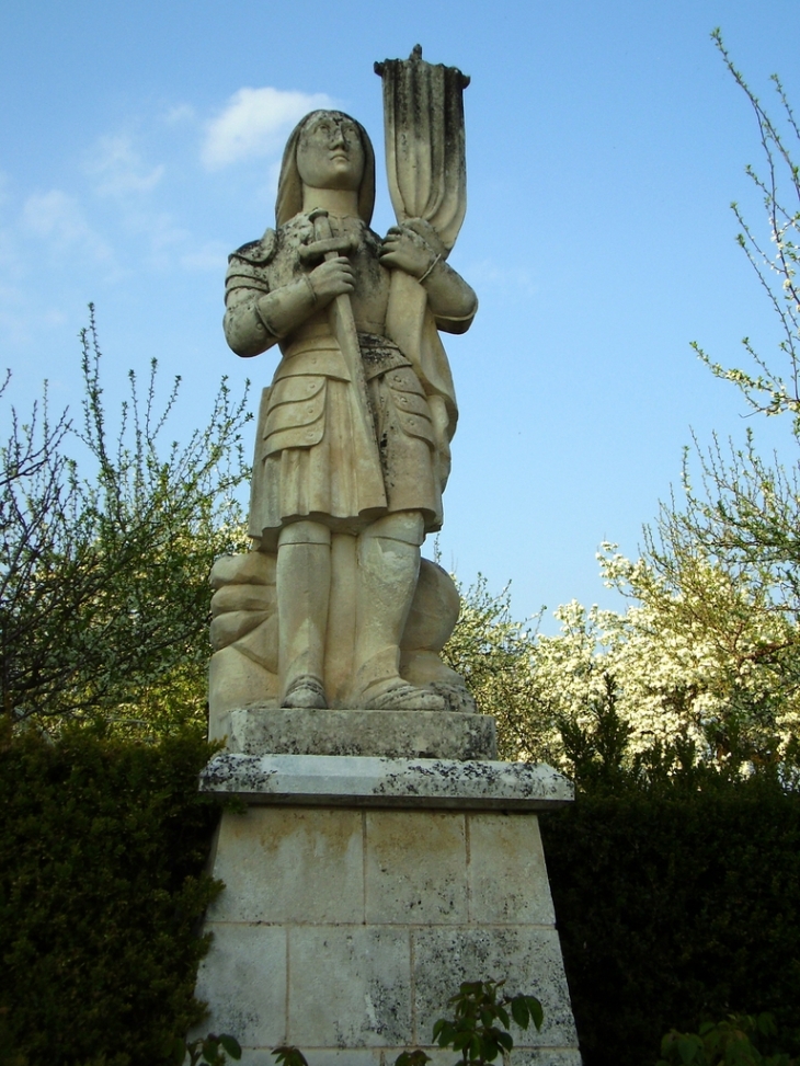 La statue de Jeanne D'arc - Cremps