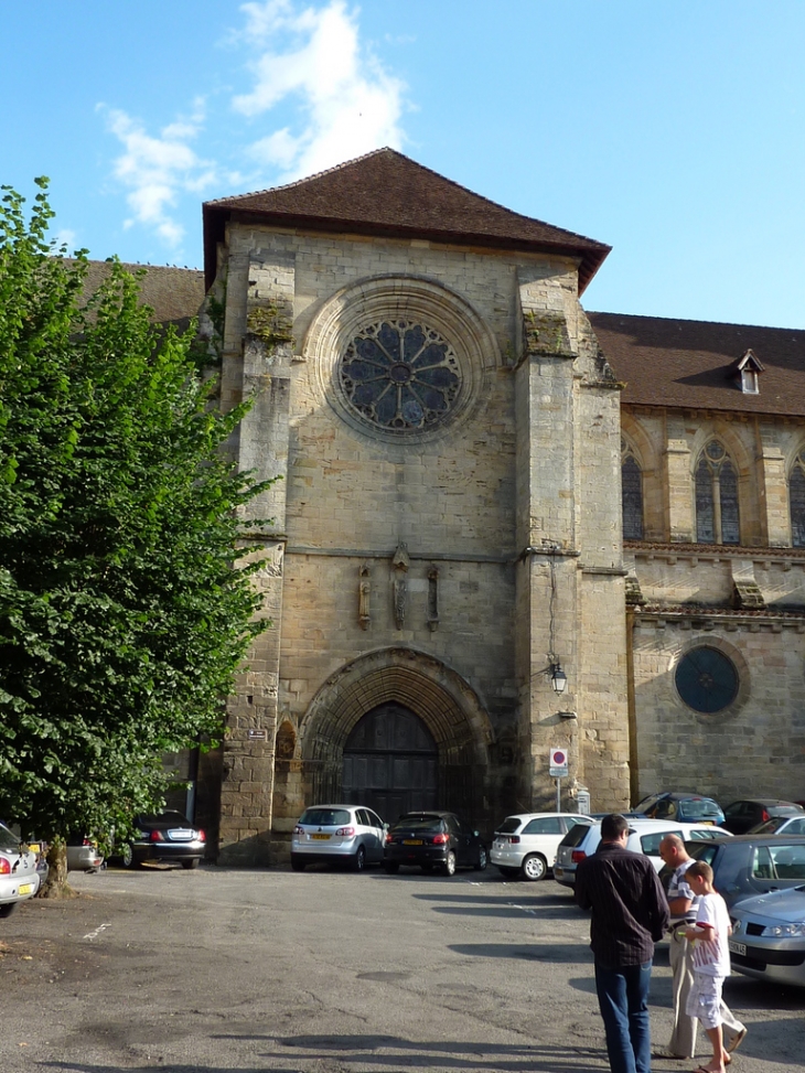 Porte Ouest église St Sauveur - Figeac