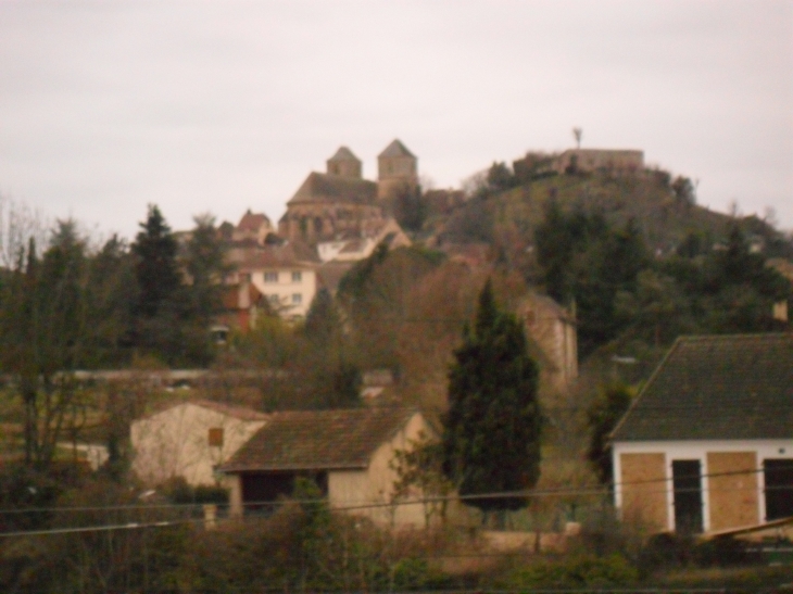 Vue  de la butte et de l'église  ST Pierre - Gourdon