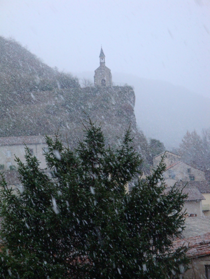 Il neige sur Laroque-des-Arcs