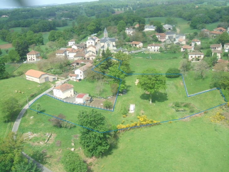 Vue aérienne commune de LAURESSES