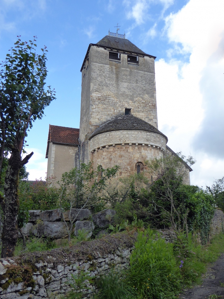 Le clocher et le chevet de l'église - Orniac