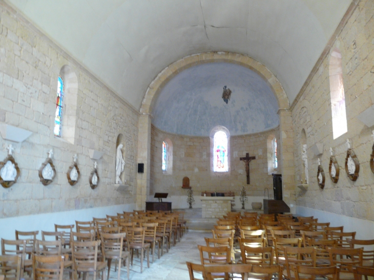 L'intérieur de l'église   Crédit : André Pommiès - Pomarède