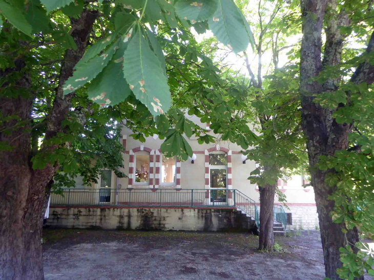 Maison dans un parc - Pradines