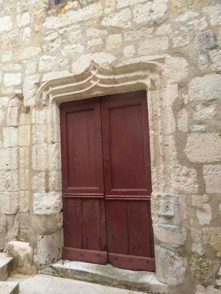 L'entrée de l'église - Saint-Pantaléon