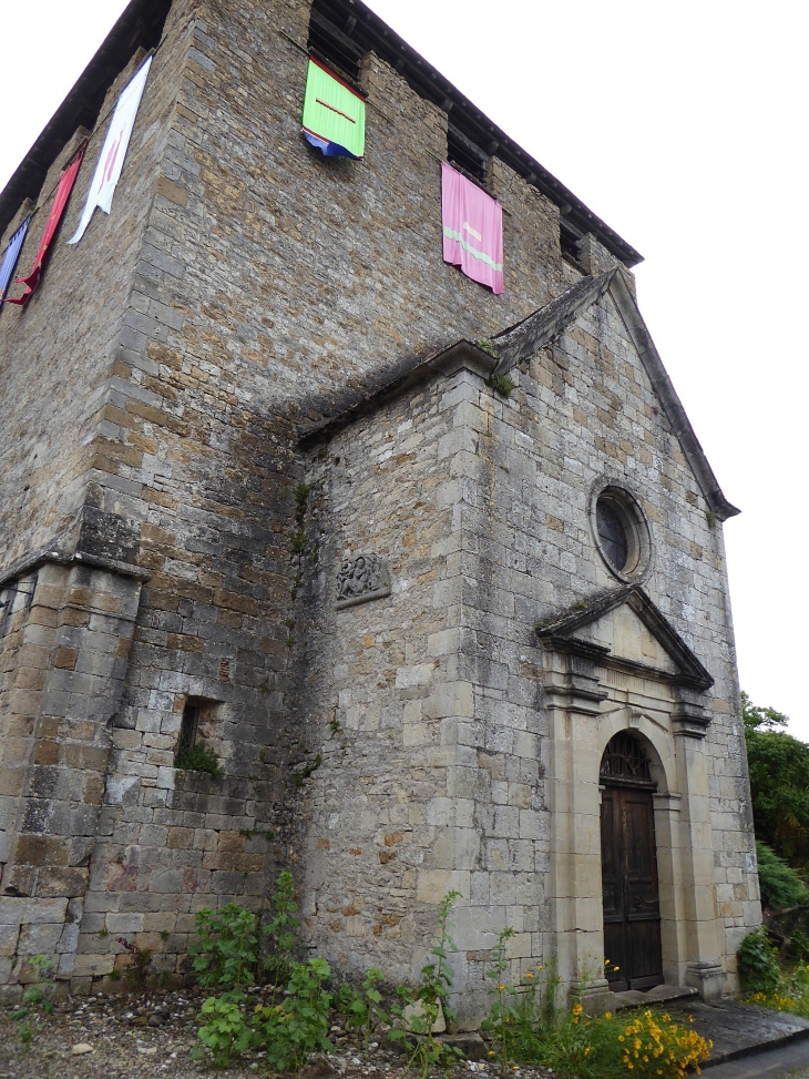 L'entrée de l'église - Saint-Pierre-Toirac