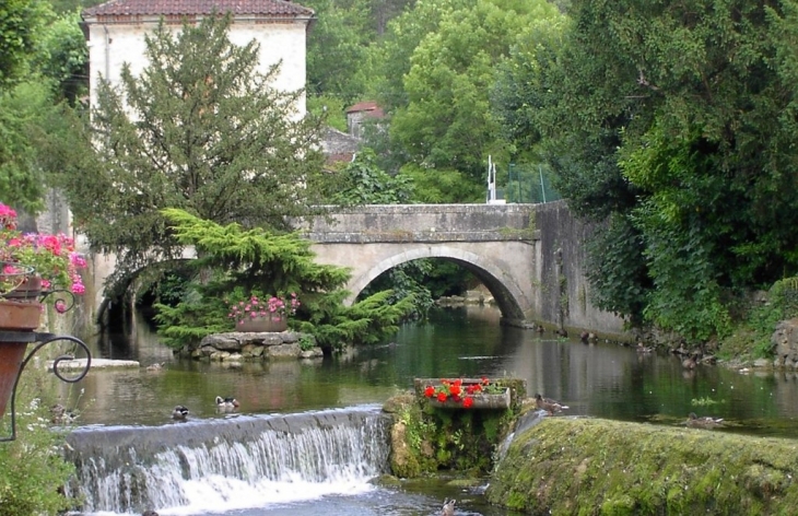 Pont de pierre à st Vincent - Saint-Vincent-Rive-d'Olt