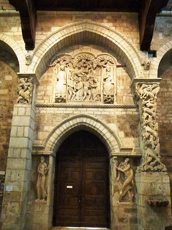 L'ancien portail à l'intérieur de l'abbatiale Sainte Marie - Souillac