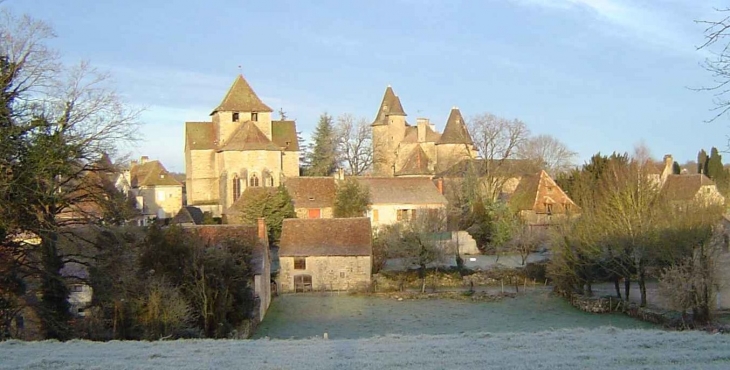 Vue Eglise (classée) et Château - Thégra
