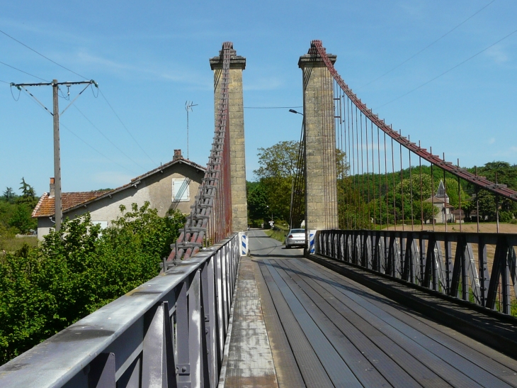 Le pont  Crédit : André Pommiès - Touzac