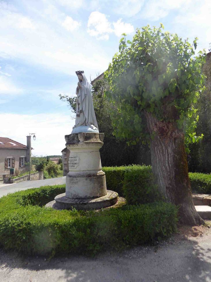 La statue de la vierge - Villesèque