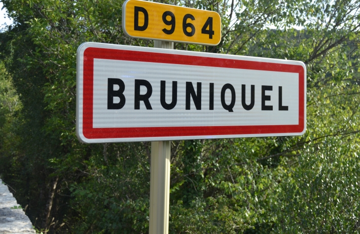  - Bruniquel