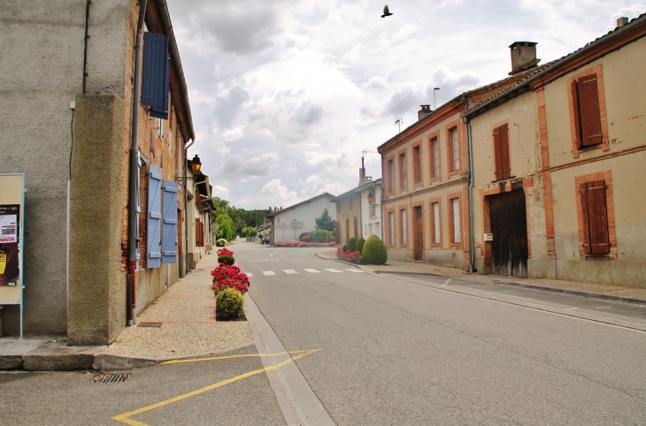 Le Village - Castelferrus