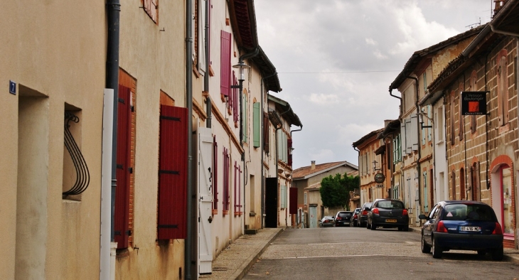 Le Village - Castelmayran