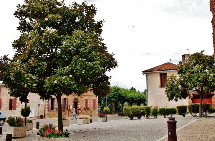 Le Village - Castelmayran
