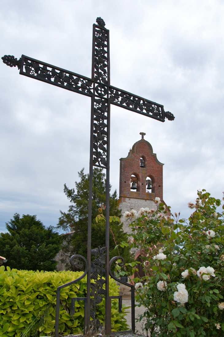 Croix de mission de l'église de Saint-Paul des Brugues. - Durfort-Lacapelette