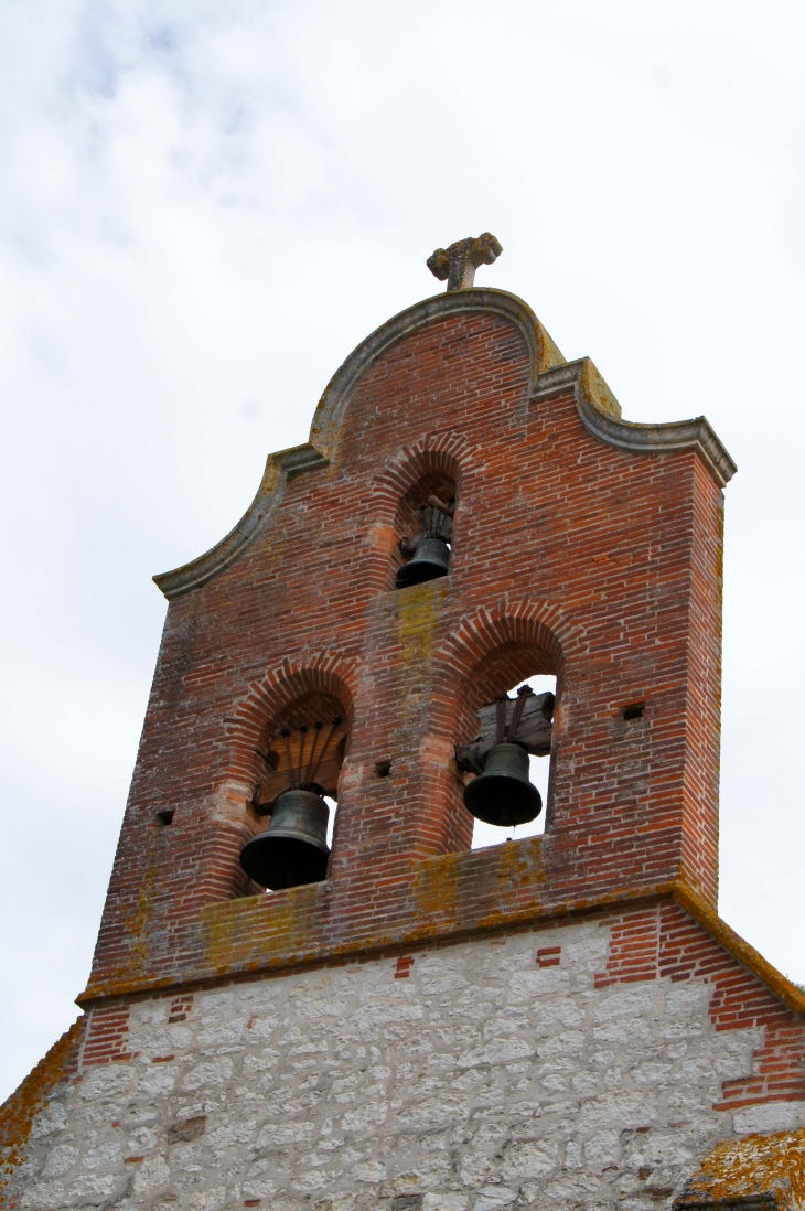 En briques le clocheton mur en accolade percé de trois baies de-l-eglise-de-saint-paul-de-brugues - Durfort-Lacapelette