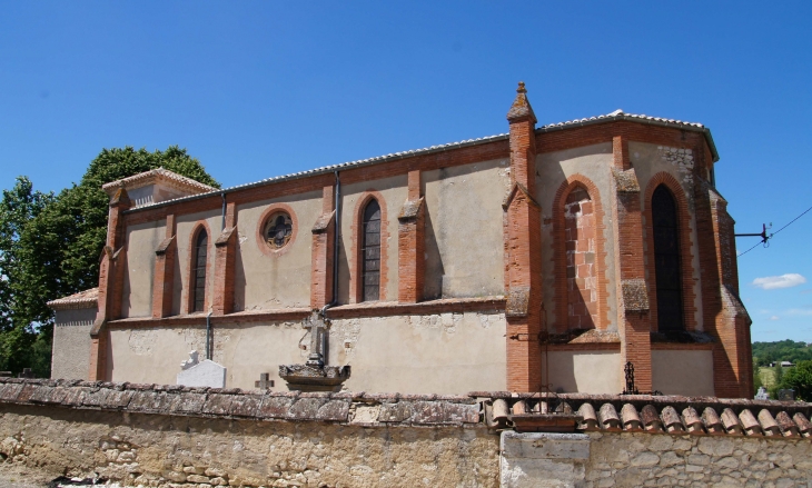 Façade latérale sud de l'église Saint Simplice. - Durfort-Lacapelette
