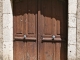 La porte extérieure en anse de panier présente au linteau la date de 1770.