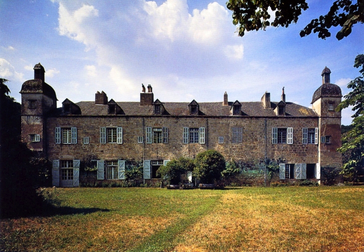 Abbaye-de-beaulieu-en-rouergue-batiments-abbatiaux-ancienne-abbaye-cistercienne-fondee-en-1144 (carte postale 1990). - Ginals