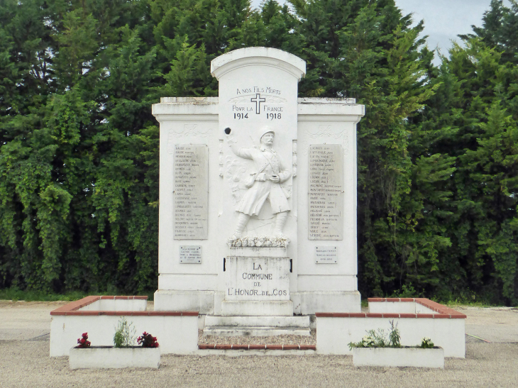 Le monument aux morts - L'Honor-de-Cos