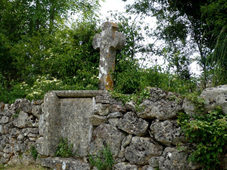 Croix de Chemin. - Lacapelle-Livron