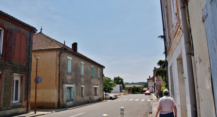 Le Village - Lafrançaise