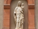 Statue de la Vierge au dessus du portail de la chapelle Notre Dame de Lapeyrouse.