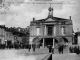 Place et Hotel de la Mairie, début XXe siècle (carte postale ancienne).