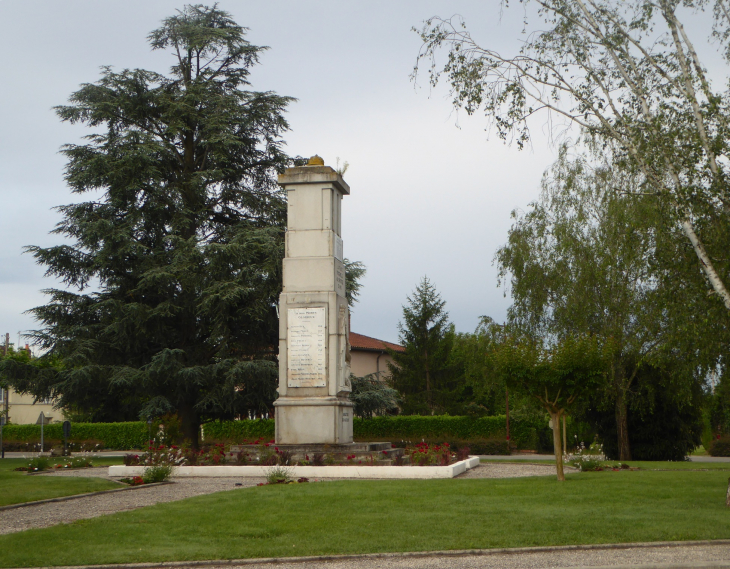 Le monument aux morts - Les Barthes