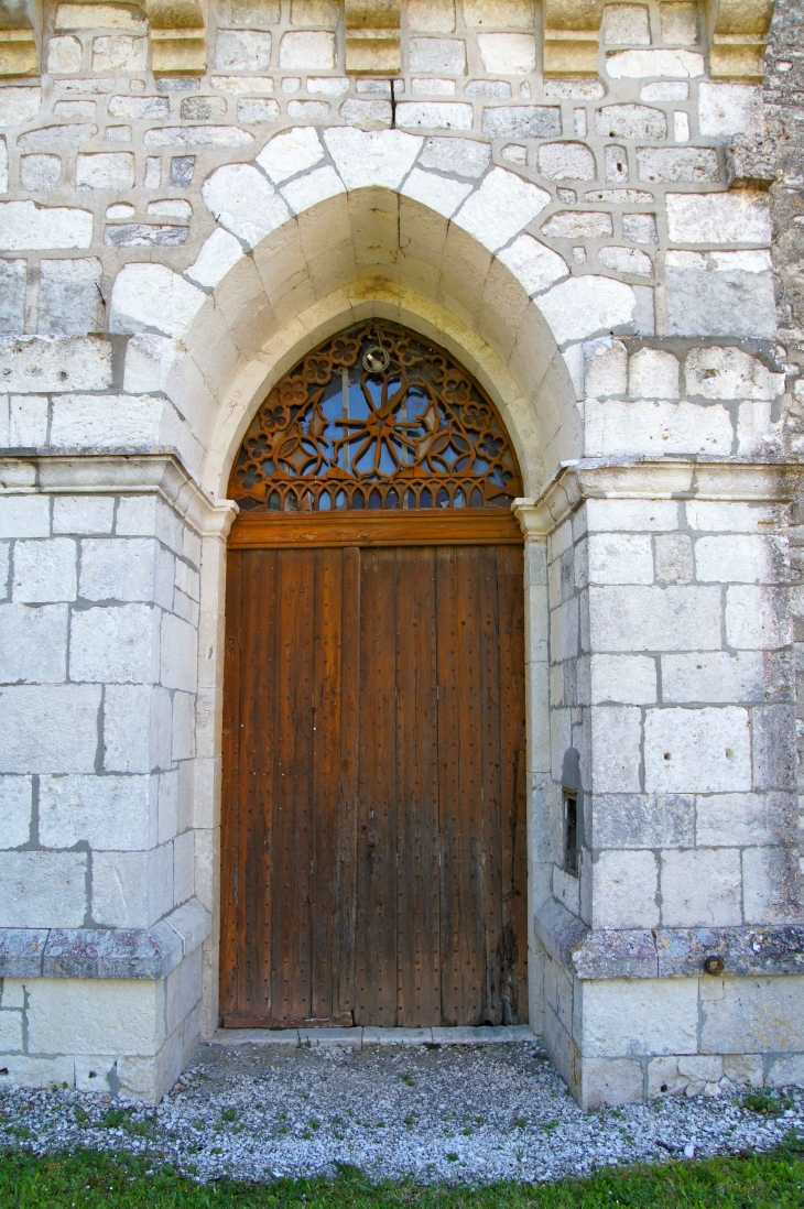 Le portail de l'église de Couloussac. - Montaigu-de-Quercy