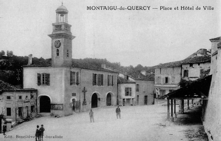Place et Hôtel de Ville, début XXe siècle (carte postale ancienne). - Montaigu-de-Quercy