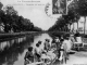 Laveuses au bord du canal, début XXe siècle (carte postale ancienne).
