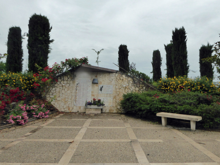 Le monument aux morts - Puycornet