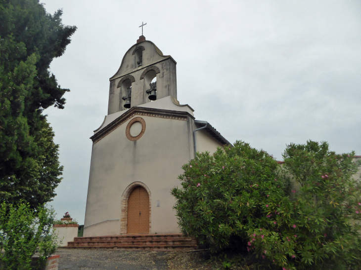 L'entrée de l'église - Puycornet