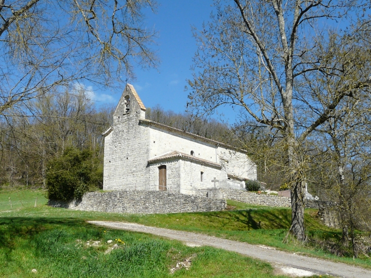 L'église du lac   Crédit : André Pommiès - Saint-Beauzeil