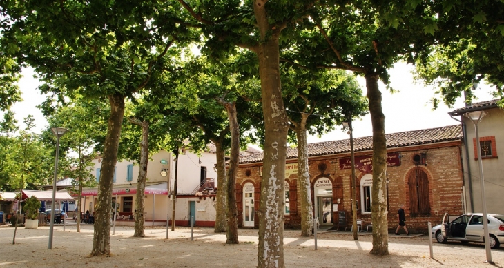 La Place du Village - Saint-Nicolas-de-la-Grave