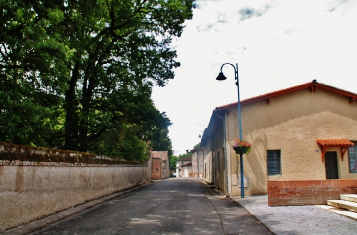 Le Village - Villemade
