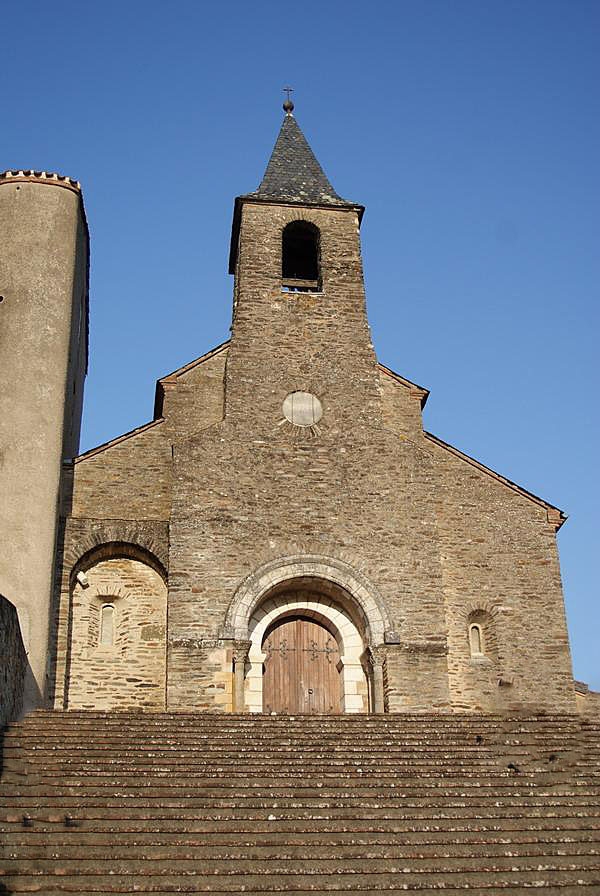 L'église du prieuré au sommet du clocher - Ambialet