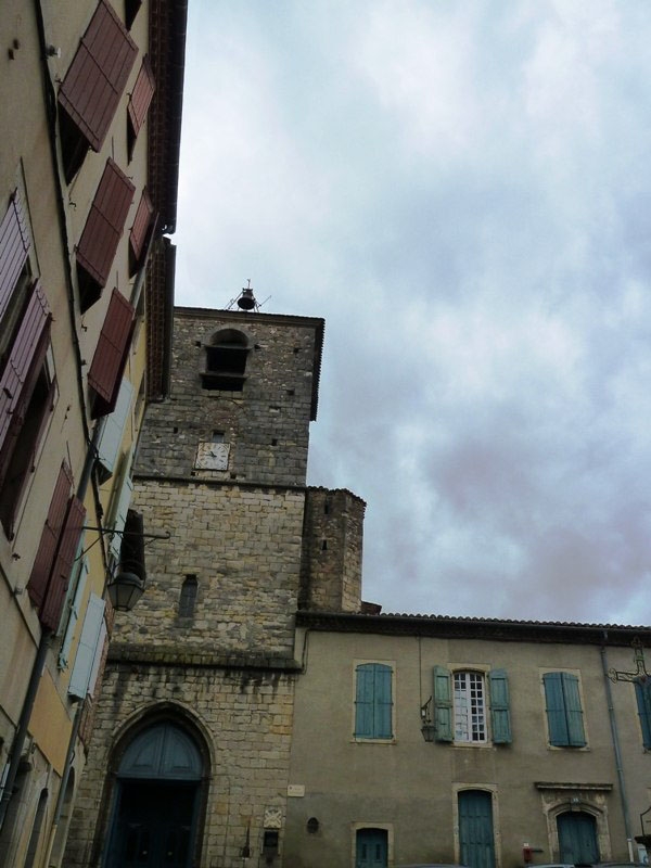 L'église Saint Jacques entre les maisons - Castres