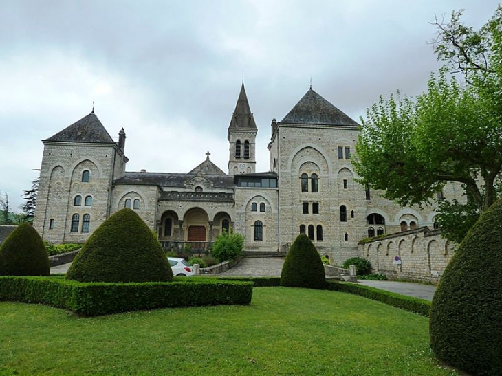 En Calçat : abbaye Sainte Scholastique - Dourgne