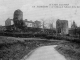Début XXe siècle - Le château et l'avenue de la gare (carte postale ancienne).