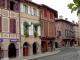 Lisle-sur-Tarn, ses belles arcades et vieilles maisons à colombage
