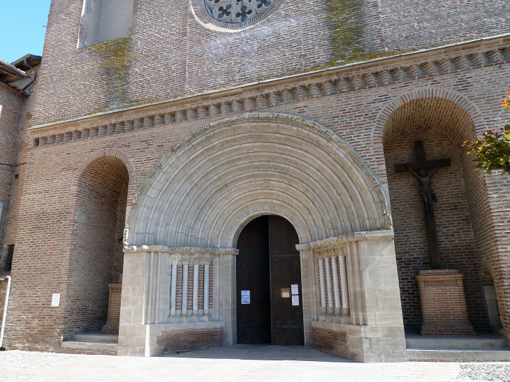 Le portail de l'église Notre Dame du Bourg - Rabastens