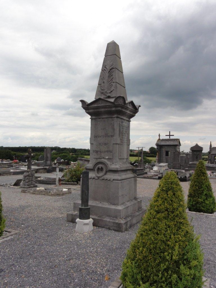 Anor (59186) monument aux morts au cimetière